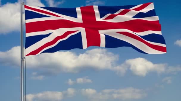 Drapeau de Grande-Bretagne sur fond de nuages flottant sur le ciel bleu — Video