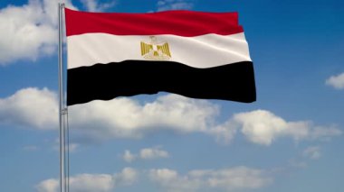 Bulutlar çerçevede Mısır bayrağı