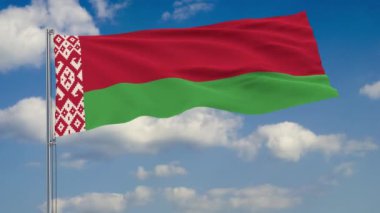 Beyaz Rusya bayrağı bulutlar çerçevede