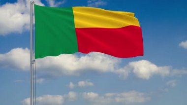 Benin bayrağı bulutlar gökyüzü arka plan karşı