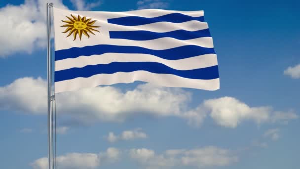 Flagga Uruguay Mot Bakgrund Moln Som Flyter Den Blå Himlen — Stockvideo