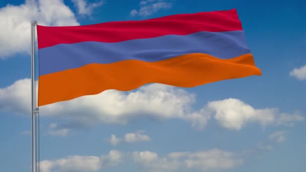 Vlag van Armenië - alternatief tegen de achtergrond van de wolken hemel — Stockvideo