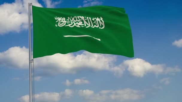 Vlajka Saúdské Arábie proti obloze mraky pozadí — Stock video