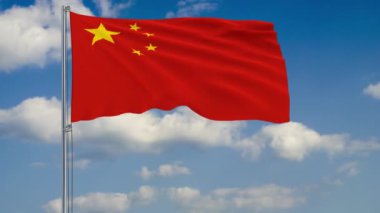 Bulutlar gökyüzü arka plan karşı Çin'in bayrak