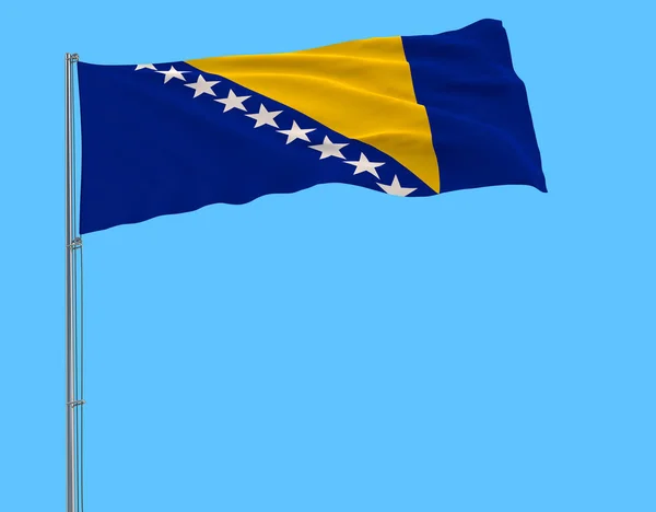 在蓝色背景的旗杆上飘扬着波斯尼亚和黑塞哥维那的一面旗帜 — 图库照片