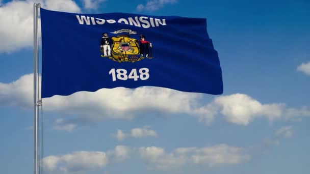 Bandera del estado de Wisconsin en viento contra cielo nublado — Vídeo de stock