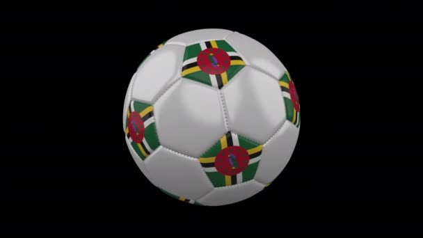 Balón de fútbol con bandera Dominica, 4k con alfa, bucle — Vídeos de Stock