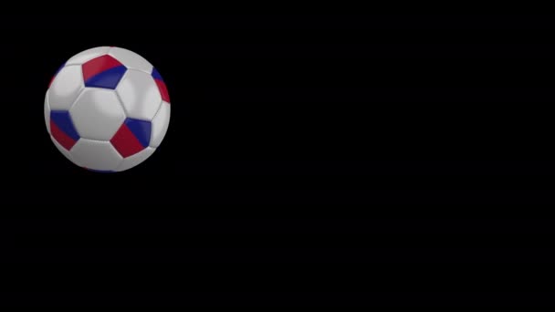 Haiti bayrağı ile Futbol topu kamera, yavaş hareket, alfa kanal geçmiş uçar — Stok video