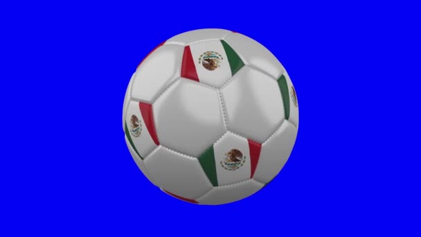 Mavi renk anahtarı, döngü üzerinde Meksika bayrağı ile Futbol topu — Stok video