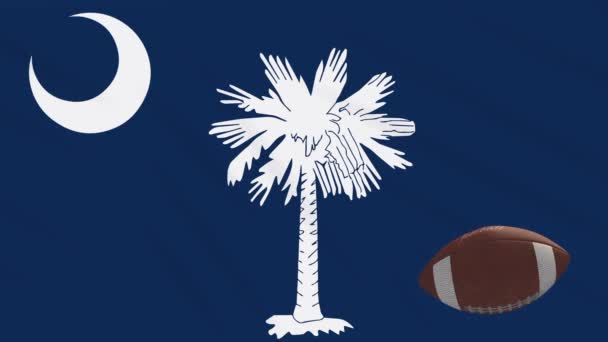 Bandeira da Carolina do Sul acenando e bola de futebol americano gira, loop — Vídeo de Stock