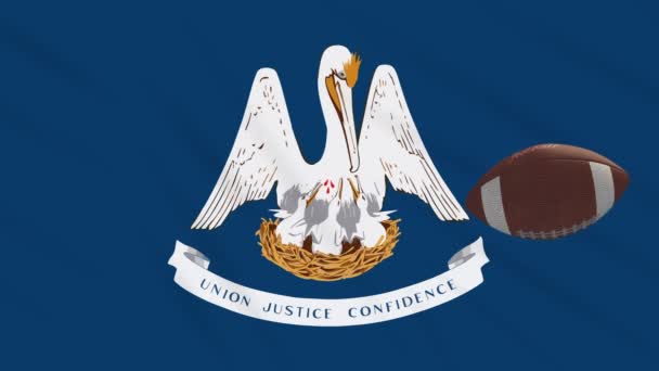 Флаг Луизианы машет и американский футбольный мяч вращается, петля — стоковое видео