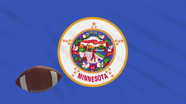 Σημαία Μινεσότα κυματίζει και αμερικανική μπάλα ποδοσφαίρου περιστρέφεται, βρόχο — Αρχείο Βίντεο