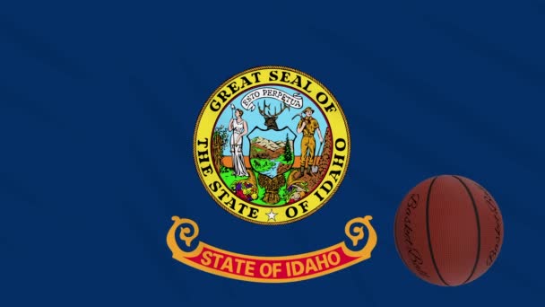 Bandera de Idaho ondeando y pelota de baloncesto gira, bucle — Vídeo de stock