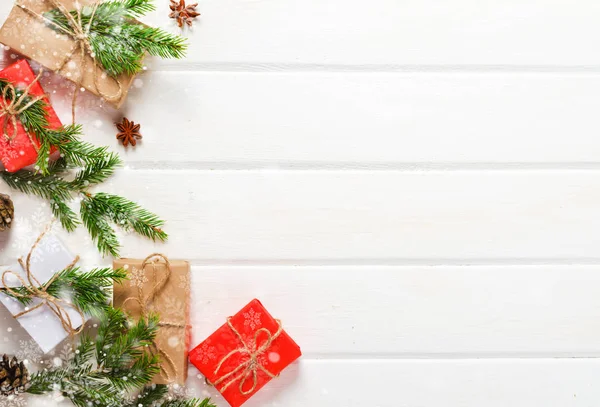 Composition de Noël sur fond blanc en bois. Vue du dessus . — Photo