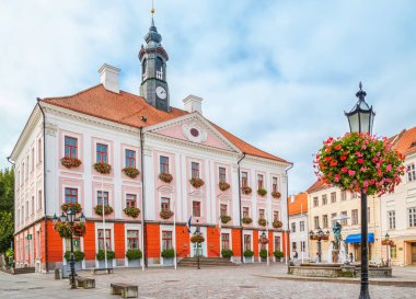 Tartu, Estonya. Tartu Belediye Binası. Şehrin ana Meydanı.
