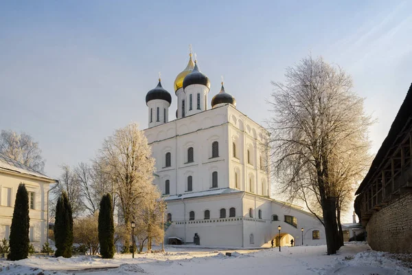 Katedrála Nejsvětější Trojice Pskov Kreml Rusko Starobylé Pevnosti Břehu Řeky — Stock fotografie