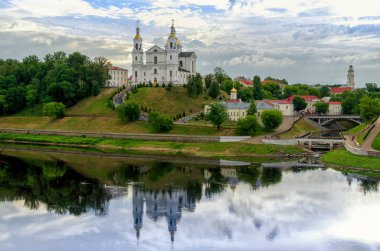 Vitebsk, Beyaz Rusya varsayım Tepesi'nde kutsal varsayım Katedrali. Yaz saati