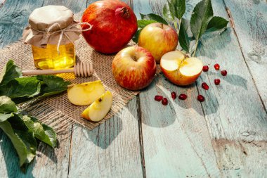 Elma ve bal ve nar, Yahudi Yeni Yılı 'nın geleneksel yiyeceği - Rosh Hashana.