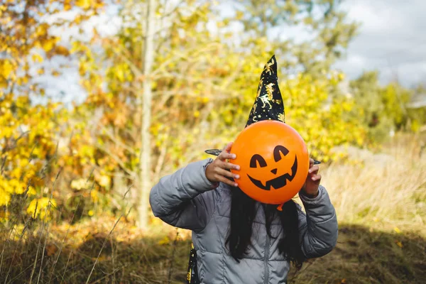 Les Enfants Halloween Petite Fille Avec Jack Lanterne Chapeau Sorcière — Photo