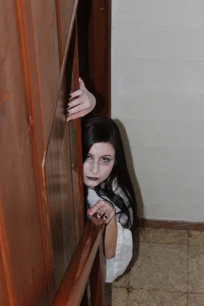 Ghost Дівчина Дверях — стокове фото
