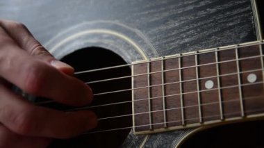 Gitar closeup çalış