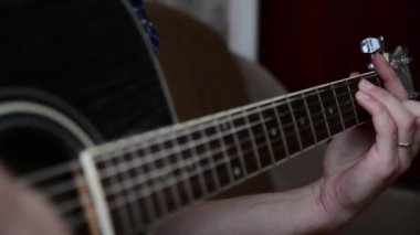 Gitar closeup çalış
