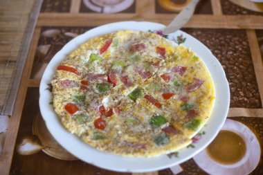 Sabahları kızarmış yumurta fo kahvaltı