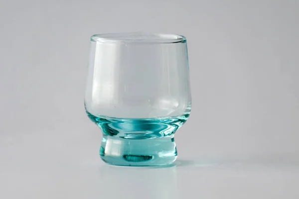 白底空玻璃杯 — 图库照片