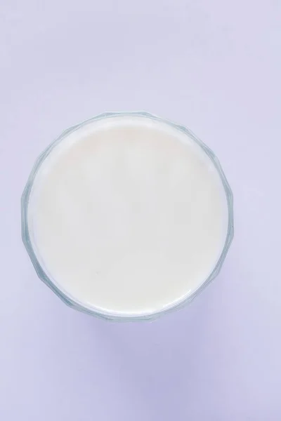 Beyaz Arka Planda Bir Bardak Soğuk Süt Stok Resim