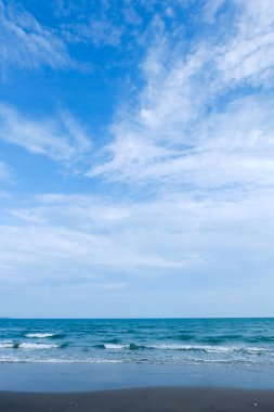  COVID-19 durumundan sonraki gün. Bazı plajlar hala sessiz..