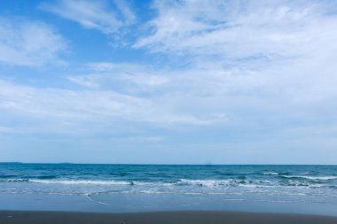  COVID-19 durumundan sonraki gün. Bazı plajlar hala sessiz..