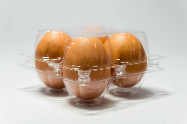 Huevo Gallina Fresco Envases Plástico Sobre Fondo Blanco —  Fotos de Stock