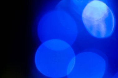 Yumuşak odak, odak dışı Karanlık gecede bir sürü LED ampul