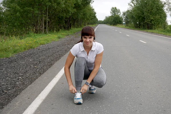 Young Girl European Appearance Goes Sports Background Forest Asphalt Road — Stock Photo, Image