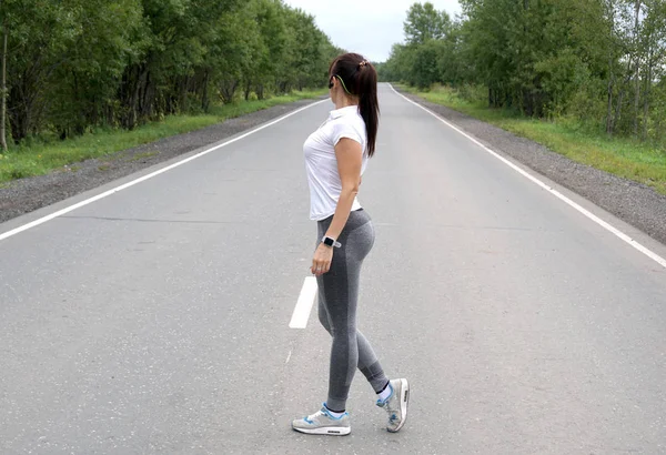 Una Joven Aspecto Europeo Entra Los Deportes Fondo Bosque Camino — Foto de Stock