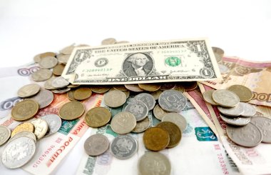 kağıt ruble ve sikke ler üzerinde dolar banknot