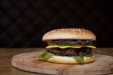 Doldurulmuş hazır hamburger.