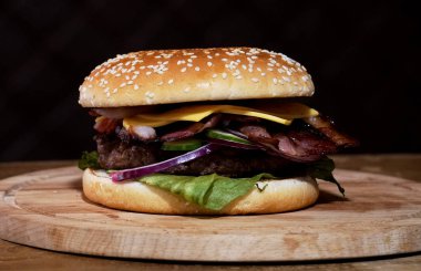 Doldurulmuş hazır hamburger.