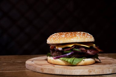 Doldurulmuş hazır hamburger.