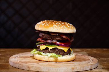 Doldurulmuş hazır hamburger.