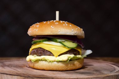 Doldurulmuş hazır hamburger.