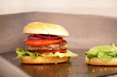 Doldurulmuş hazır hamburger.