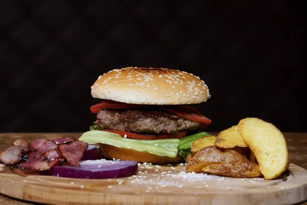 Gotowy Burger Nadzieniem — Zdjęcie stockowe