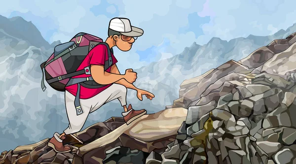 Sırt çantalı bir turist siste kayalık yamaca tırmanıyor.
