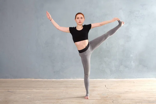 Young Woman Practicing Yoga Urban Background Series Yoga Poses Fitness — Stock Photo, Image