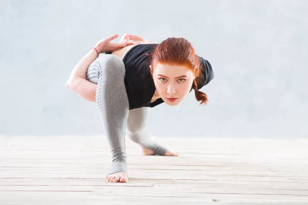 Young Woman Practicing Yoga Urban Background Series Yoga Poses Fitness — Stock Photo, Image