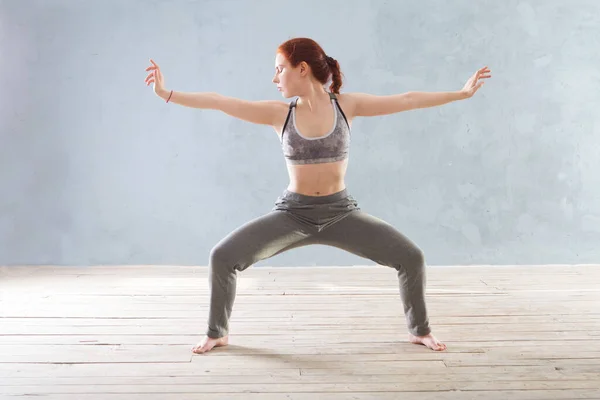 Young Woman Praticing Tai Chi Chuan Gym Chinese Management Skill — Stock Photo, Image