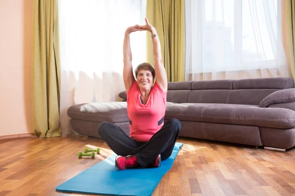 Active Senior Woman Undergoing Healthy Workoutat Home Remote Workouts Working — Stock Photo, Image