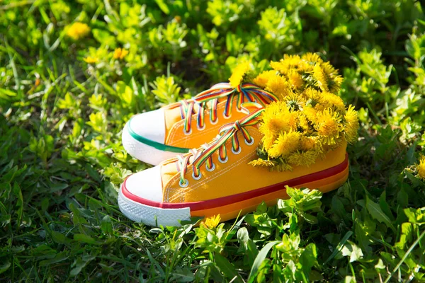 Yellow Sneakers Flowers Dandelions Grass Exit Quarantine Hello Summer Summertime — Stock Photo, Image