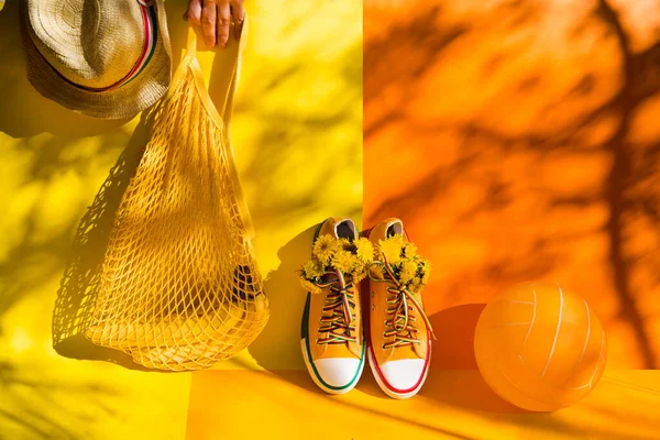 Human Hand Holds Mesh Shopping Bag Bananas Ball Yellow Sneakers — Stock Photo, Image